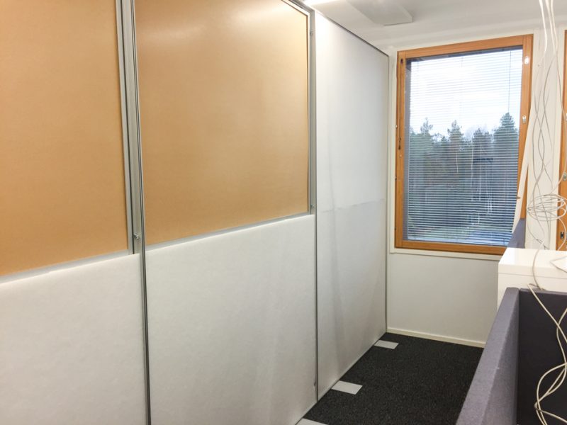 AKUprintti room divider at Bittium office - construction
